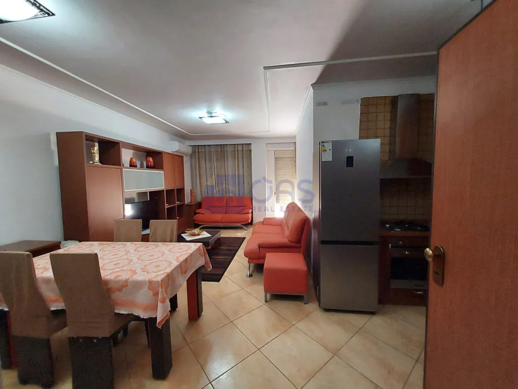 Apartament 1+1 me qera në Kompleksi Delijorgji, Tiranë, 74 m². Foto 1 nga 6