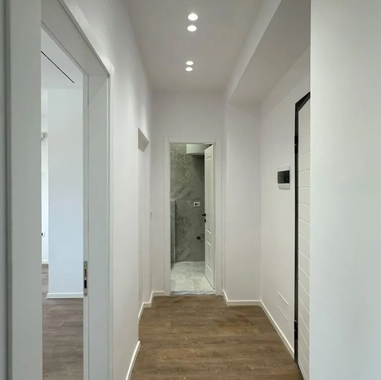 Apartament 1+1 nĂ« shitje nĂ« Rruga Bardhyl, TiranĂ«, 61 mÂČ. Foto 1 nga 5