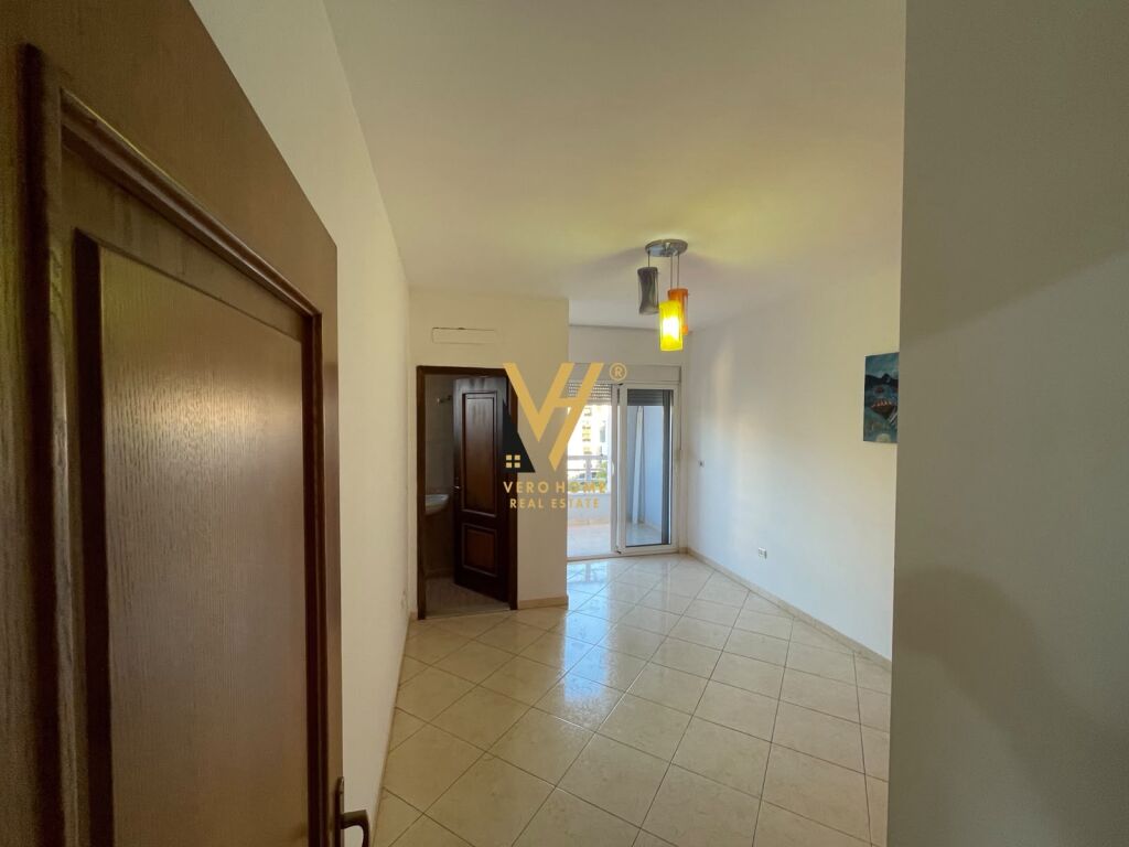 Apartament 2+1 në shitje në Pazari i Ri, Tiranë, 92 m². Foto 2 nga 3