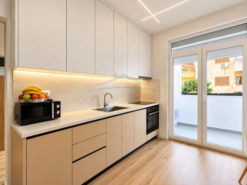 Apartament 2+1 në shitje në Stacioni "Shkolla e Bashkuar", Tiranë, 57 m². Foto 2 nga 9