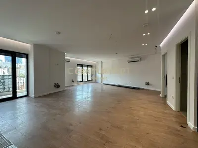 Zyrë me qera në Bulevardi Zogu I, Tiranë, 143 m². Foto 2 nga 8