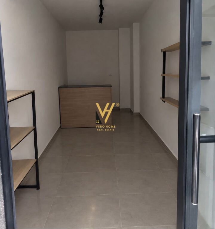 Dyqan me qera në Ekspozita Building, Tiranë, 31 m². Foto 1 nga 1