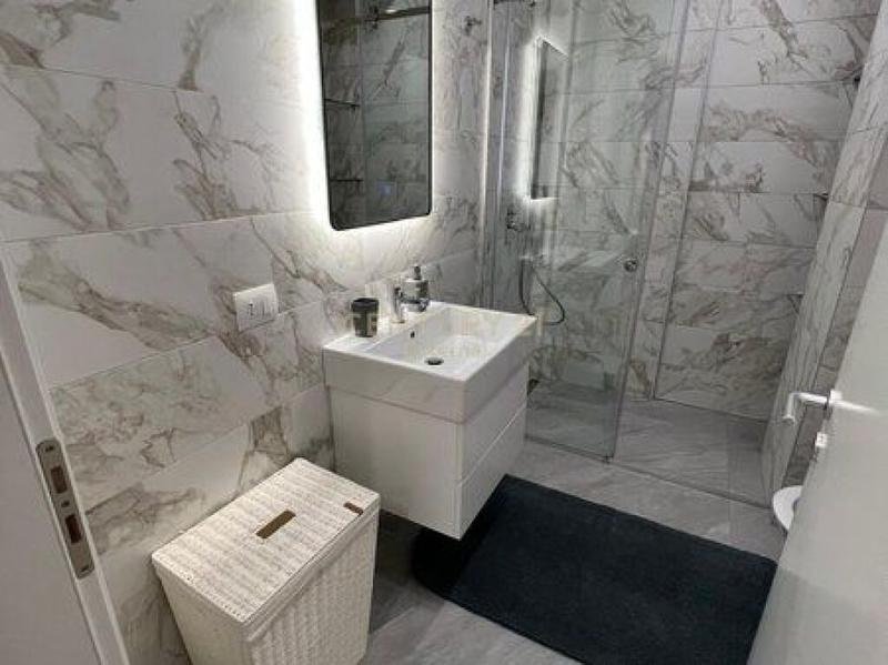 Apartament 2+1 me qera në Petro Nini Luarasi, Tiranë, 120 m²
