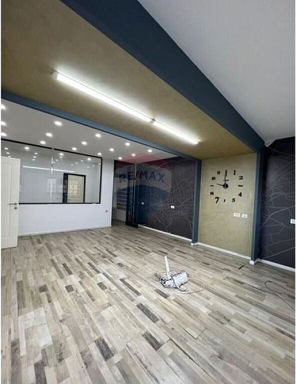 Office for rent in Sheshi Uillson, Tirana, 108 m². Photo 1 of 3