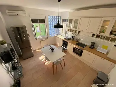 Appartamento 3+1 in affitto a Blloku, Tirana, 250 m². Foto 7 di 12