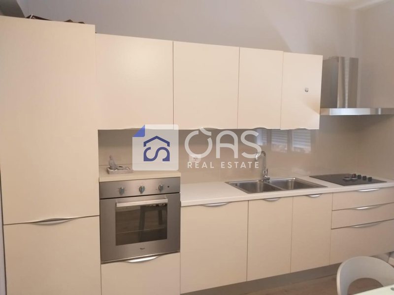 Zyrë 1+1 me qera në Blloku, Tiranë, 79 m². Foto 4 nga 7