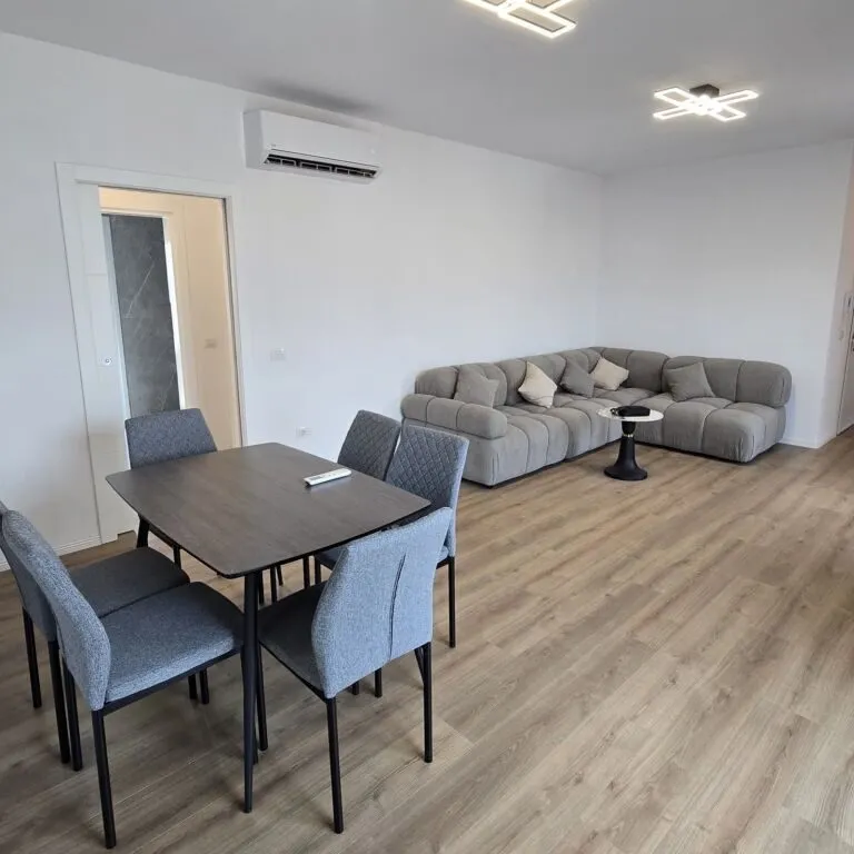Apartament me qera në Rruga Qemal Stafa, Tiranë, 110 m². Foto 1 nga 4