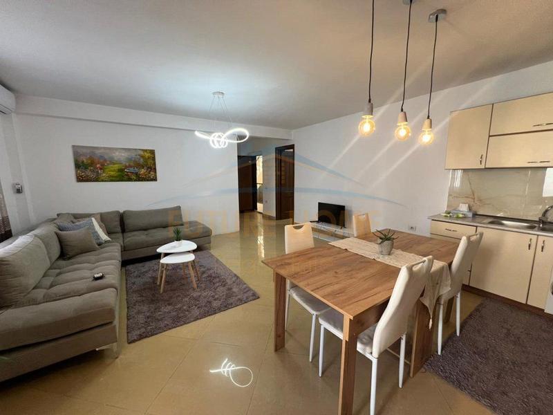 Appartamento 2+1 in affitto a Rruga Bardhok Biba, Tirana, 85 m²