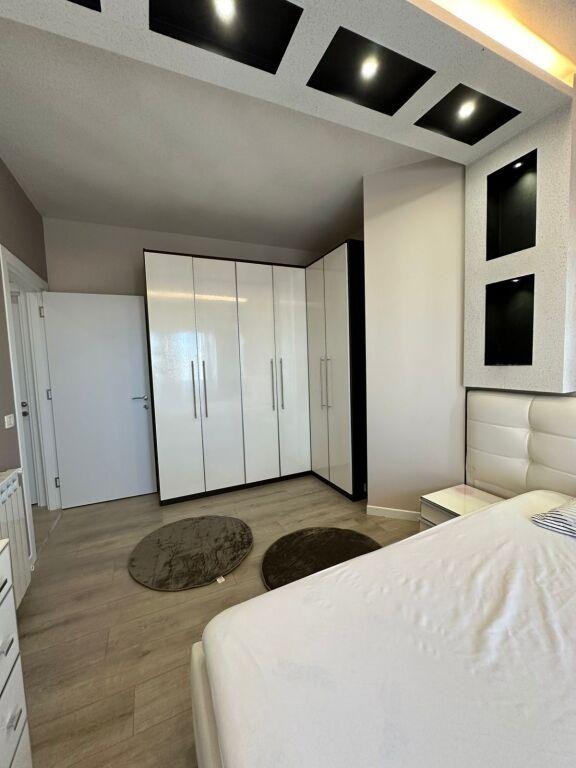 Apartament 1+1 me qera në Kristal Center, Tiranë, 65 m². Foto 2 nga 7