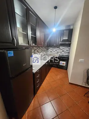 Apartament 1+1 me qera në Pallati me Shigjeta, Tiranë, 58 m². Foto 1 nga 4