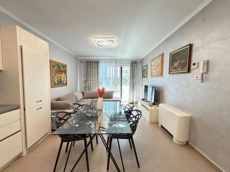 Appartamento 2+1 in affitto ad Ambasador 3, Tirana, 103 m²