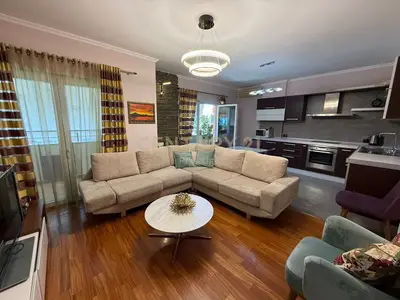 Appartamento 2+1 in affitto ad Ambasador 3, Tirana, 96 m². Foto 2 di 12