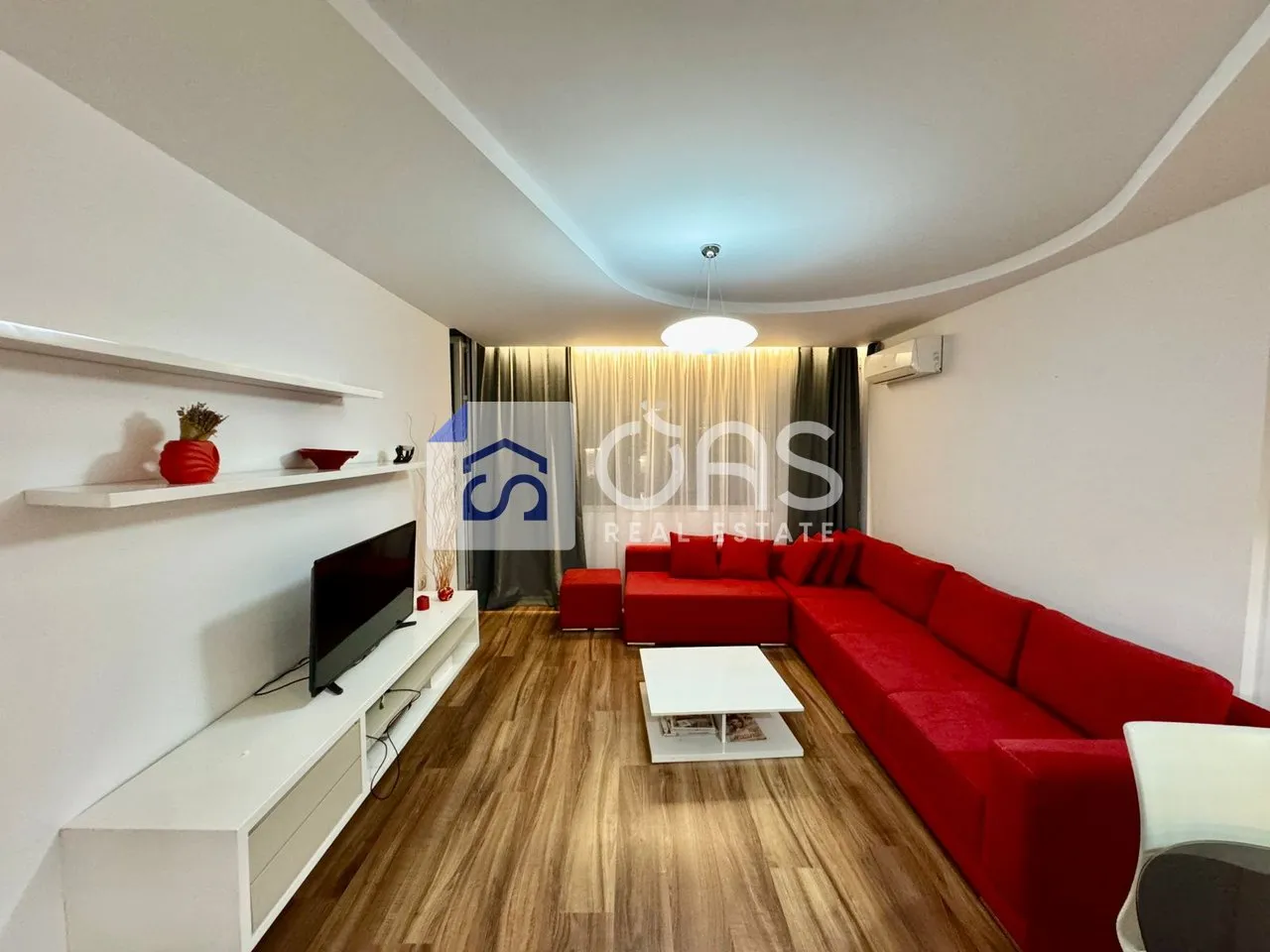 Apartament 1+1 me qera në Komuna e Parisit, Tiranë, 68 m². Foto 1 nga 9