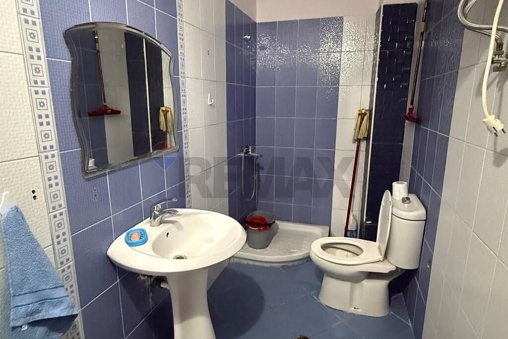 Apartment for sale in Kombinat, Tirana, 44 m². Photo 3 of 3