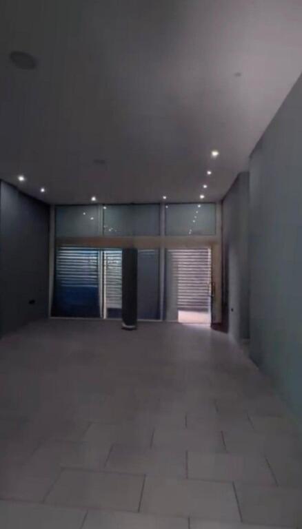 Dyqan me qera në Rruga e Dibrës, Tiranë, 120 m². Foto 1 nga 5