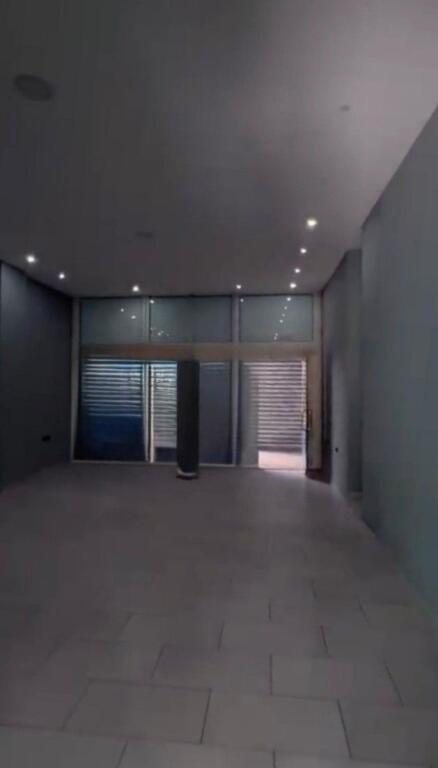 Negozio in affitto a Rruga e Dibrës, Tirana, 120 m²