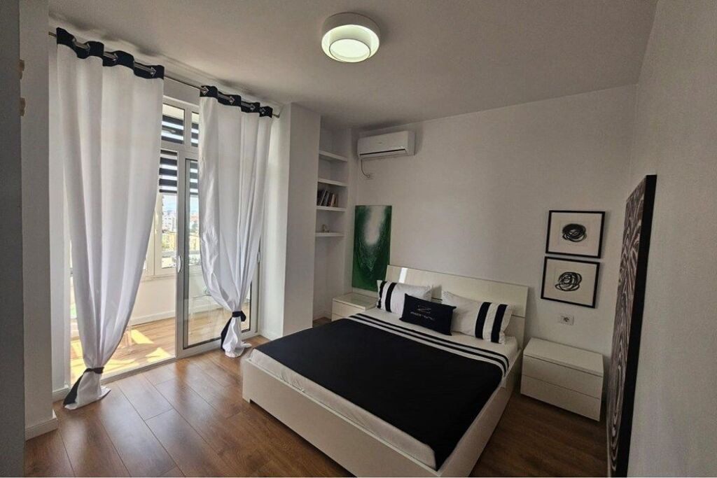 Apartment for sale in 21 Dhjetori, Tirana, 58 m². Photo 3 of 3