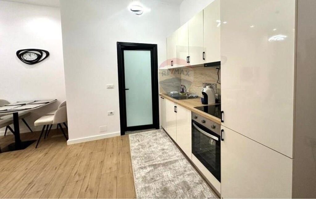 Appartamento in vendita ad Ali Demi, Tirana, 49 m². Foto 2 di 3