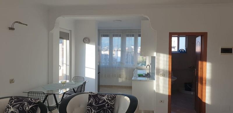 Apartament 1+1 me qera në Rruga Kongresi i Manastirit, Tiranë, 85 m². Foto 2 nga 10