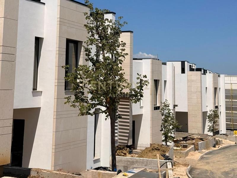 Appartamento 3+1 in vendita a Mjull Bathore, Tirana, 158 m²