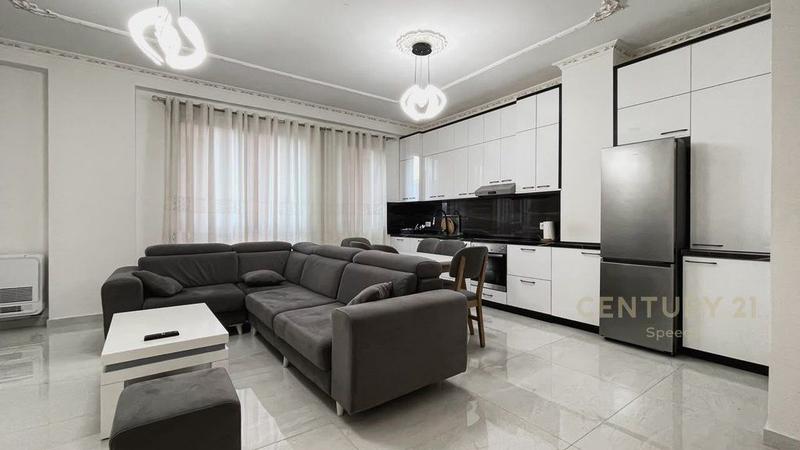 Apartament 2+1 me qera në Rruga Ferit Xhajko, Tiranë, 112 m²