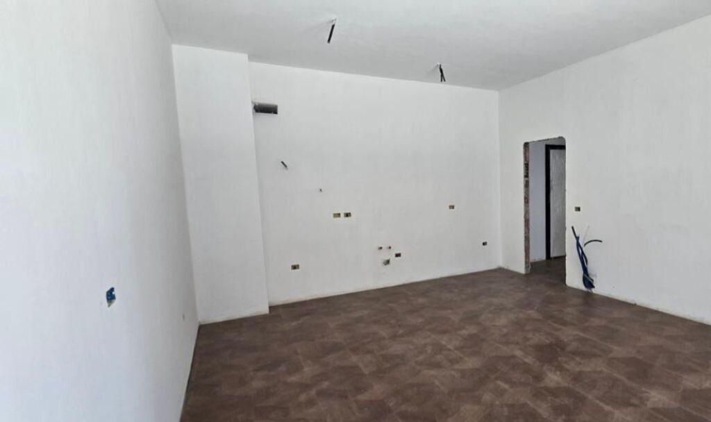 Commercial space for rent in Square 21, Tirana, 104 m²