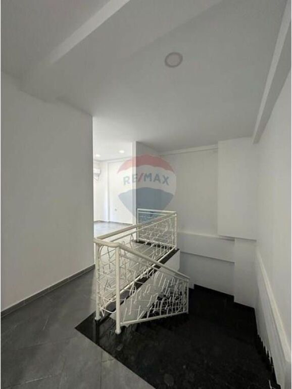 Apartment for rent in Fresku, Tirana, 151 m². Photo 1 of 3