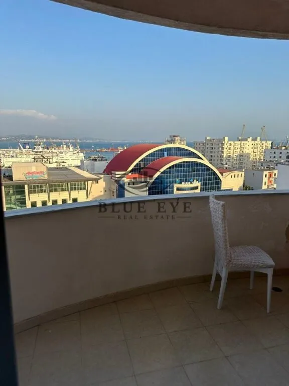 Apartment 3+1 for rent in Bulevardi Dyrrah, Durrës, 187 m². Photo 1 of 10