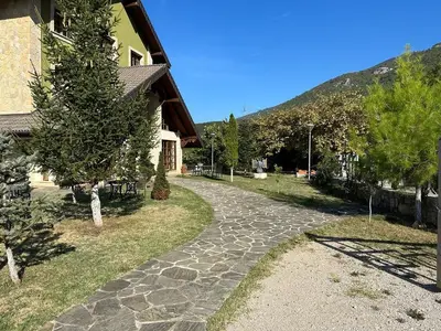 Lokal në shitje në Surrel, Tiranë, 2 000 m². Foto 2 nga 3