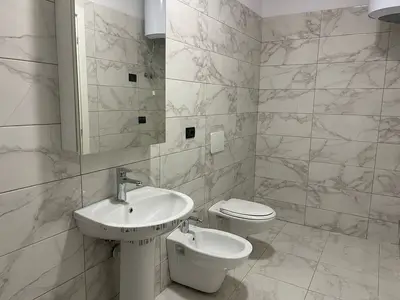 Apartament 2+1 në shitje në Farmacia 10, Tiranë, 139 m². Foto 2 nga 4