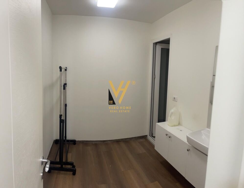 Zyrë me qera në Rruga e Kavajës, Tiranë, 69 m². Foto 2 nga 3