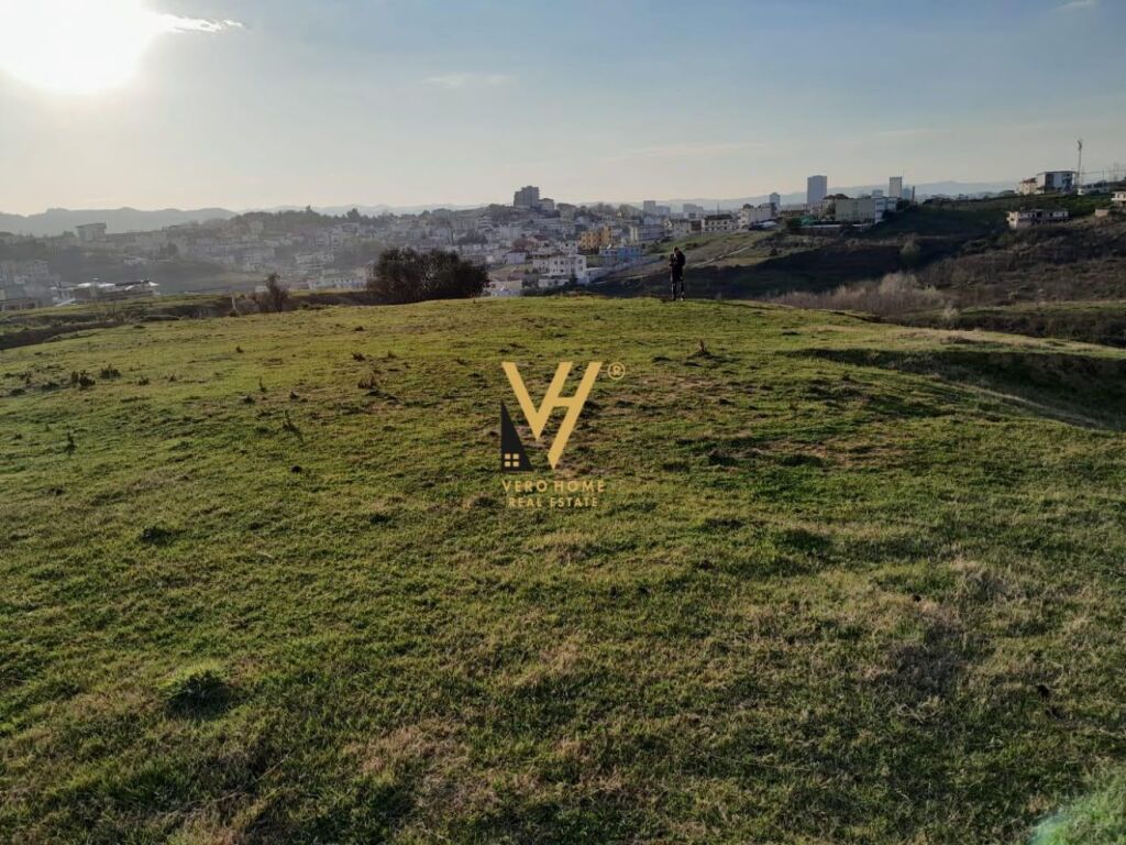 Tokë në shitje në Farkë, Tiranë, 1 000 m²