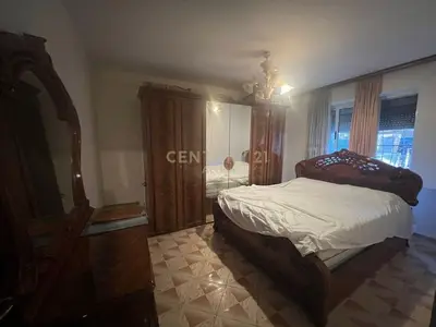 Apartament 1+1 në shitje në Tregu Elektrik, Tiranë, 60 m². Foto 1 nga 4