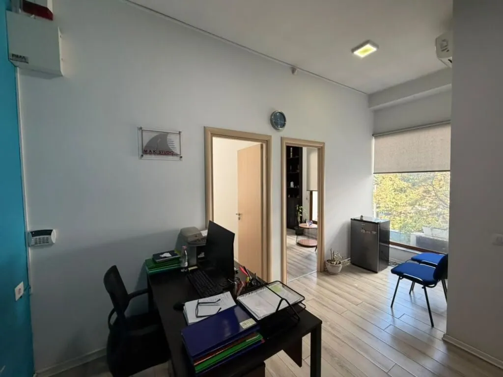 Ufficio in affitto a Square 21, Tirana, 42 m². Foto 1 di 6