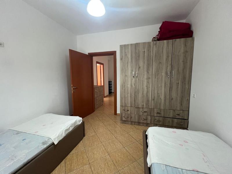 Apartament 2+1 me qera në Rruga Rrota e Kuqe, Durrës, 80 m². Foto 7 nga 9