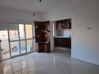 Appartamento 2+1 in affitto a Shkolla e Baletit, Tirana, 100 m². Foto 1 di 5