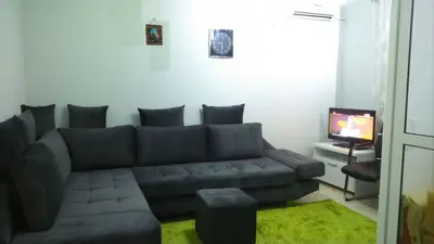 Apartament 1+1 me qera në Kthesa e Kamzës, Tiranë, 70 m². Foto 2 nga 3