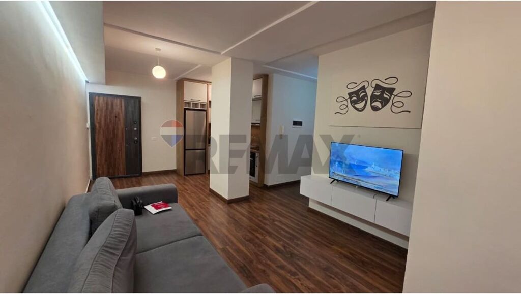 Apartment for sale in Komuna e Parisit, Tirana, 80 m². Photo 2 of 3