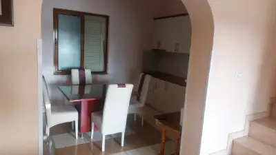 Casa indipendente 3+2 in affitto a Fresku, Tirana, 150 m². Foto 3 di 12