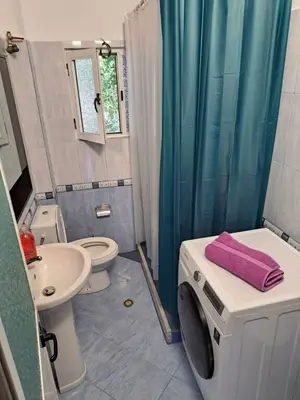 Apartament 2+1 me qera në Sheshi Shtraus, Tiranë, 75 m². Foto 3 nga 5
