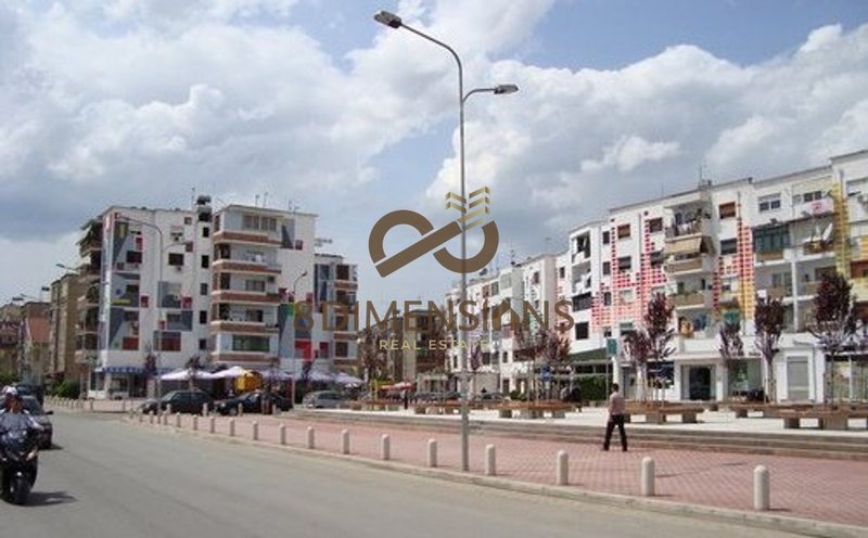 Negozio in vendita a Xhamllik, Tirana, 600 m²