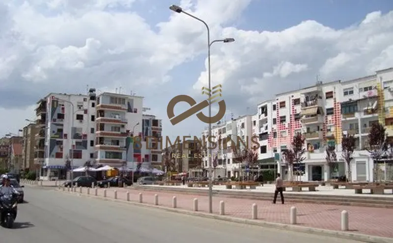 Dyqan me qera në Xhamllik, Tiranë, 600 m²