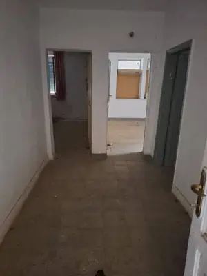 Apartament 3+1 në shitje në Xhamia Cfakë, Gjirokastër, 90 m². Foto 2 nga 3