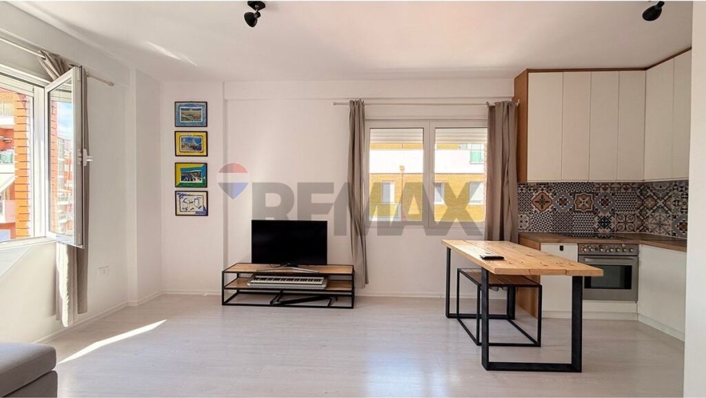 Appartamento in affitto ad Unaza e Re, Tirana, 69 m². Foto 1 di 3