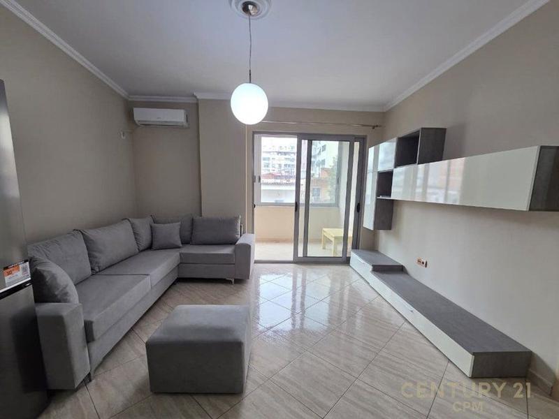 Appartamento 1+1 in affitto a Rruga 3 deshmoret, Tirana, 70 m²
