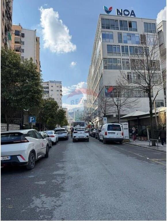Office for sale in Komuna e Parisit, Tirana, 664 m². Photo 3 of 3