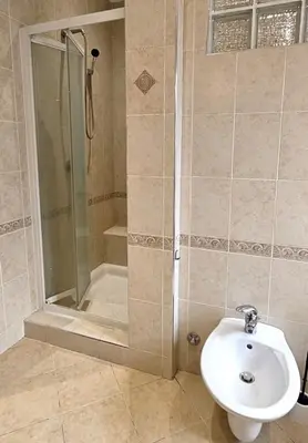 Appartamento 2+2 in affitto a Rruga e Durrësit, Tirana, 100 m². Foto 8 di 9