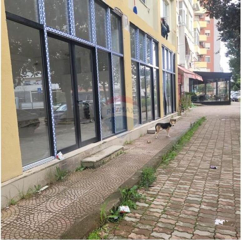 Shop for sale in Astir, Tirana, 330 m². Photo 1 of 3