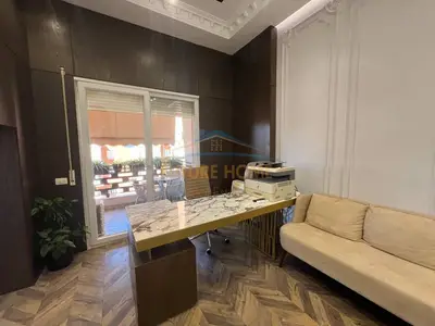 Zyrë me qera në Rruga e Kavajës, Tiranë, 59 m². Foto 1 nga 11