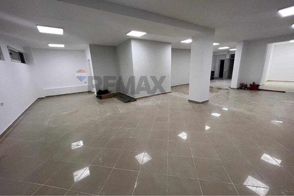 Negozio in vendita a Tregu Elektrik, Tirana, 300 m². Foto 2 di 3